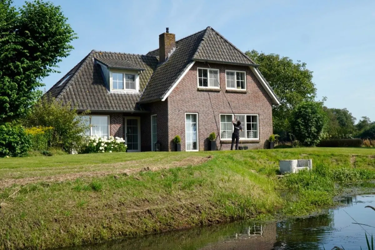 Woning na complete exterieurreiniging door Zomerdijk